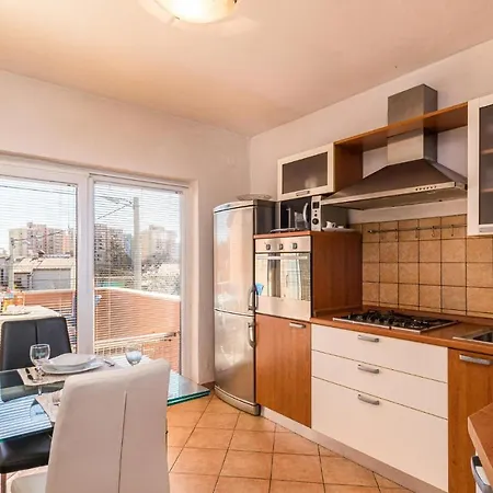 Awesome In With Wifi Apartamento Pula