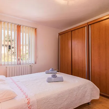 Apartamento Awesome In With Wifi Pula