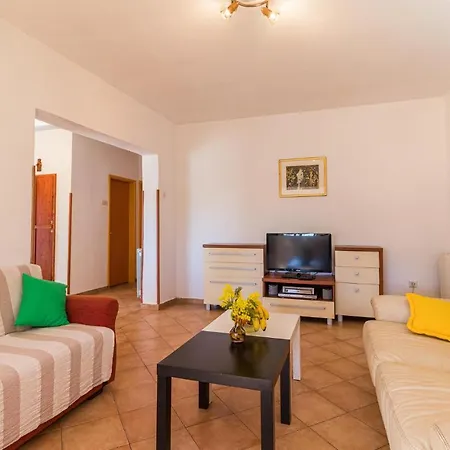 Gorgeous Apartment In Pula With Wifi *